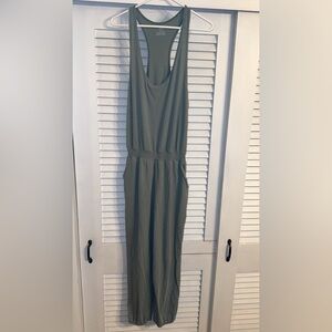 2022 AE AERIE American Eagle WMN MED Green Sleeveless Jumpsuit w/side pockets